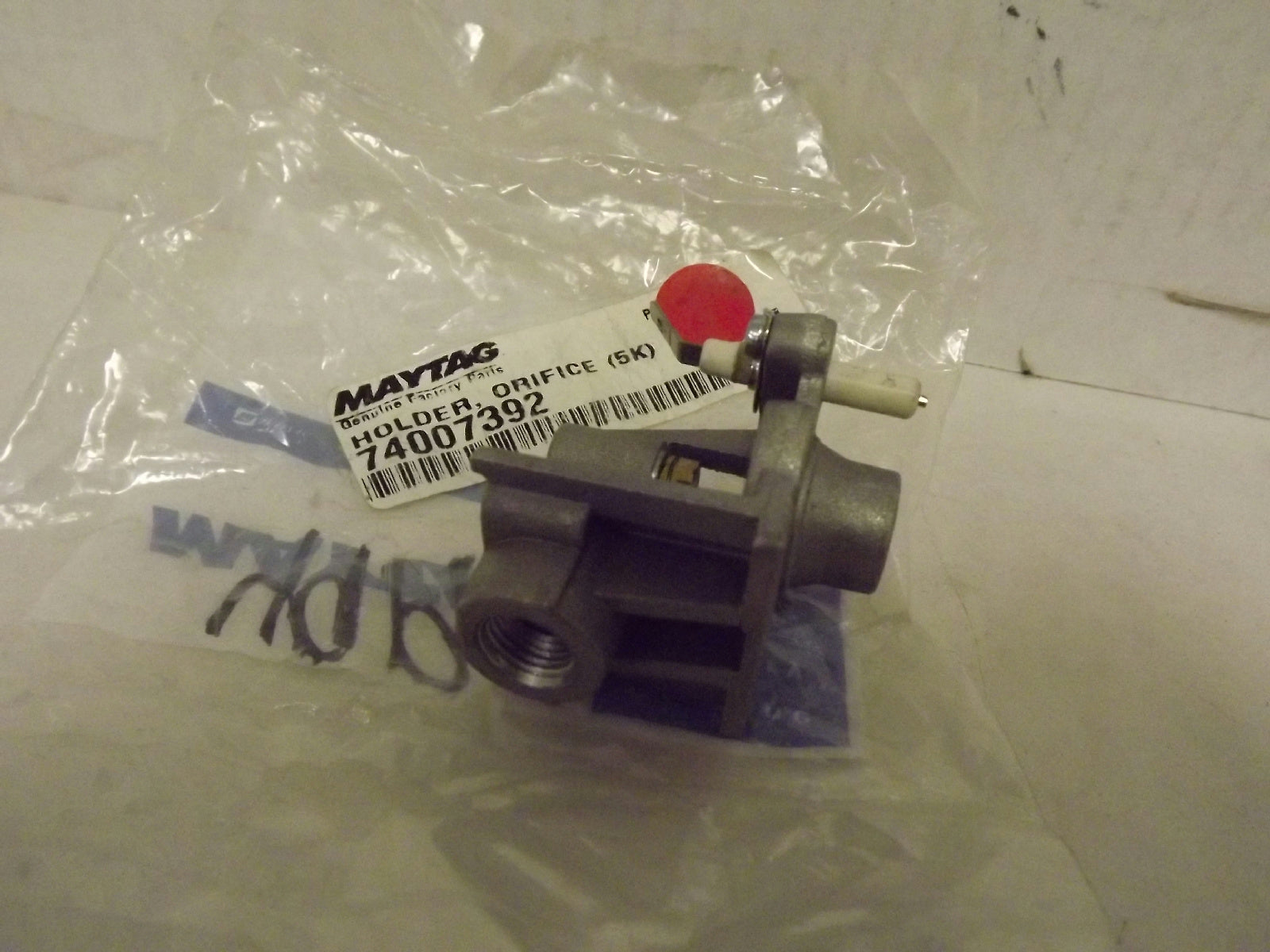 MAYTAG WHIRLPOOL STOVE 74007392 ORIFICE HOLDER NEW MAYTAG WHIRLPOOL STOVE 74007392 ORIFICE HOLDER NEW